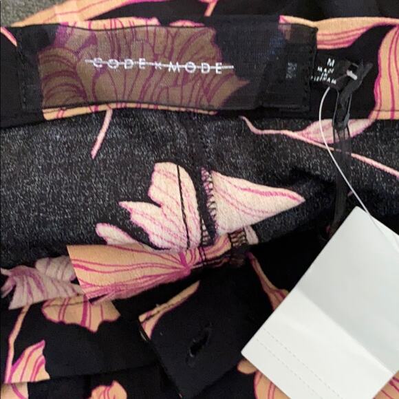 Code X Mode Black Floral pleated shorts - Picture 8 of 10